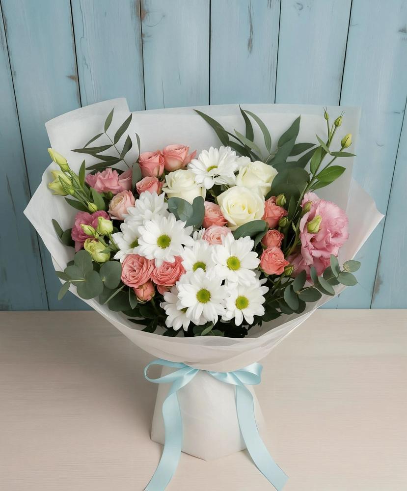 Букет цветов из: Розы, Лизиантусы и Хризантемы в Шахтах