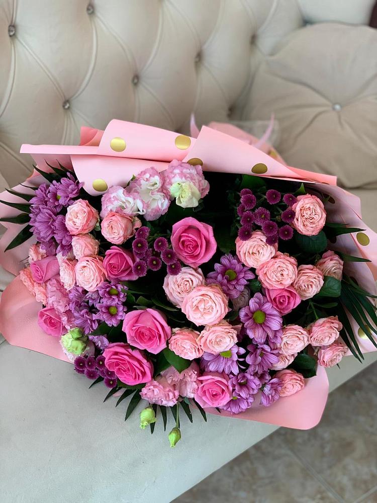 Букет цветов из: Хризантемы, Розы и Лизиантусы в Шахтах