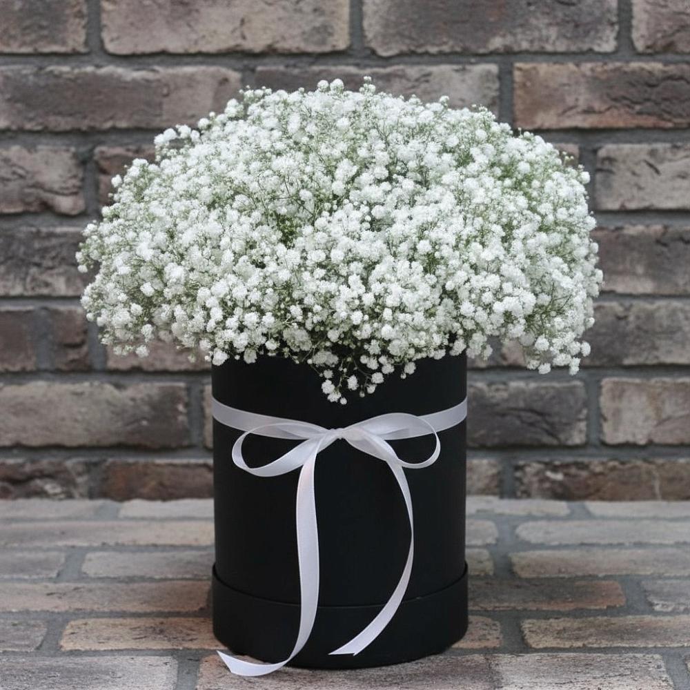 Цветочная композиция из Гипсофила в шляпной коробке в Шахтах