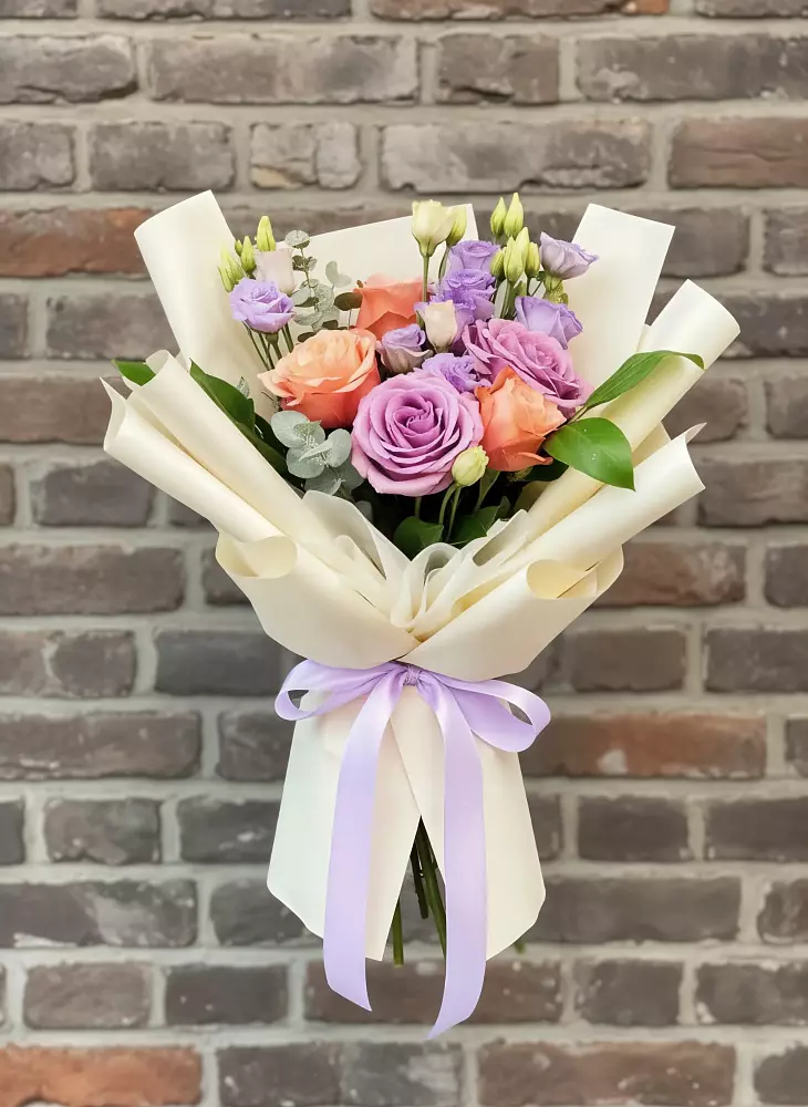 Букет цветов из: Лизиантусы и Розы в Шахтах