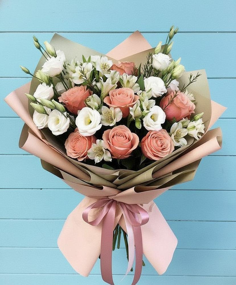 Букет цветов из: Розы, Альстромерии и Лизиантусы в Шахтах