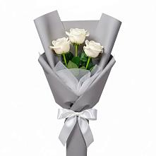 Букет 3 белые розы в Шахтах
