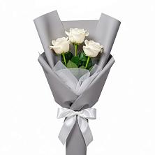 Букет 3 белые розы в Шахтах