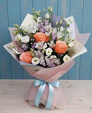 Букет цветов из:  Лизиантусы, Розы, Альстромерии и Гипсофила в Шахтах