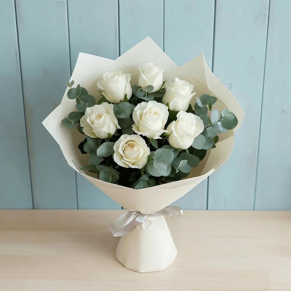 Букет Белые розы в Эвкалипте в Шахтах