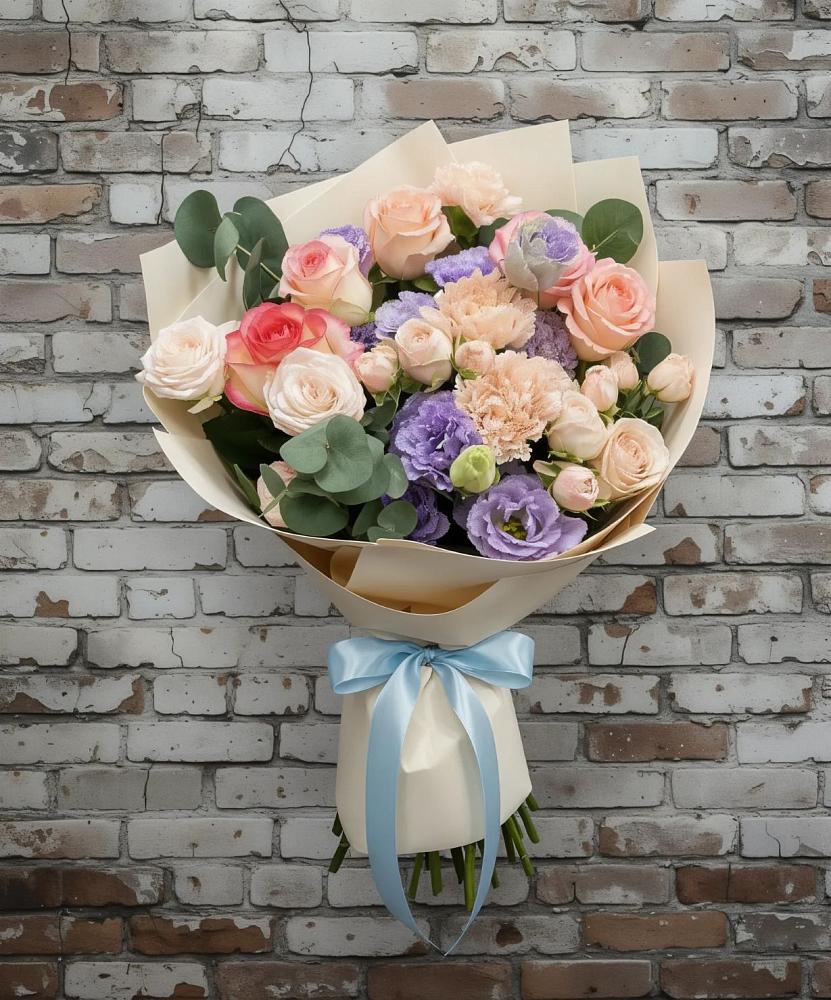 Букет цветов из: Розы, Лизиантусы и Гвоздики в Шахтах