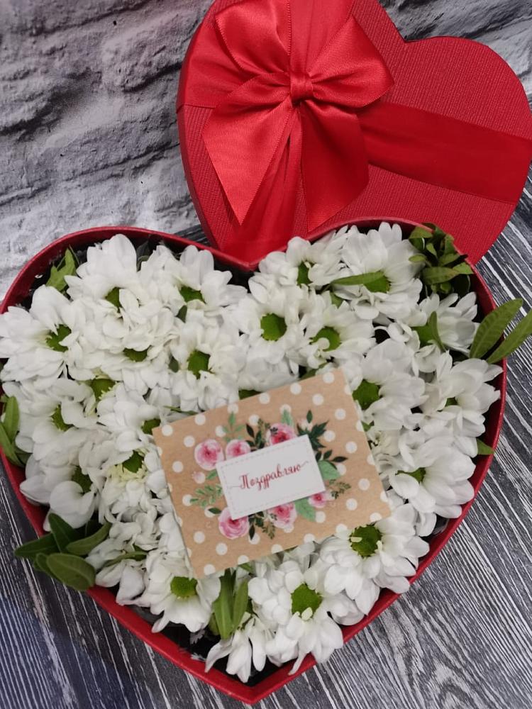 Цветочная композиция из Хризантемы в виде сердца в Шахтах