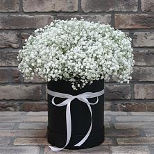 Цветочная композиция из Гипсофила в шляпной коробке в Шахтах