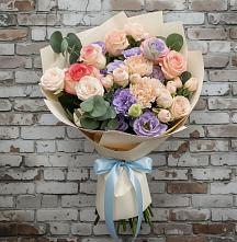 Букет цветов из:  Розы, Лизиантусы и Гвоздики в Шахтах
