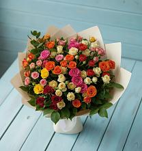 Букет Микс из разноцветных кустовых роз в Шахтах