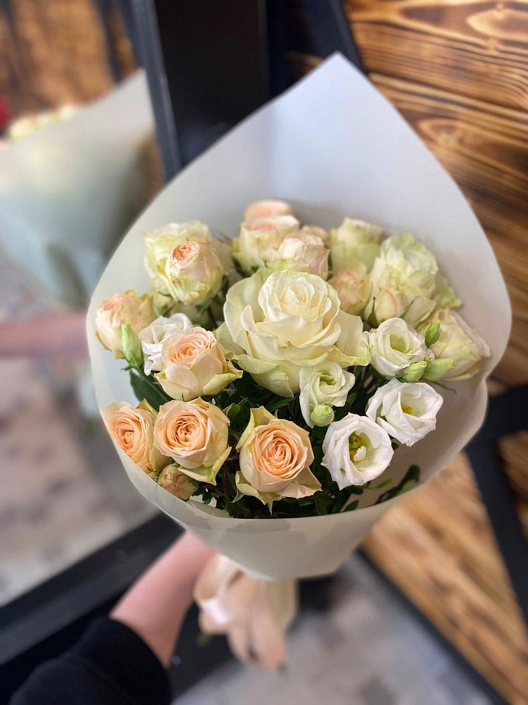 Букет цветов из: Розы и Лизиантусы в Шахтах